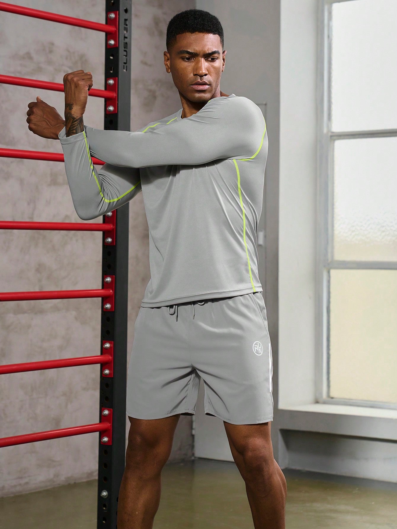 Manfinity Fitness Boyfriend Style Men Shorts Set Boyfriend Style Men Contrast Panel Sports Set, Athletic Suit, Tracksuit Workout Sets