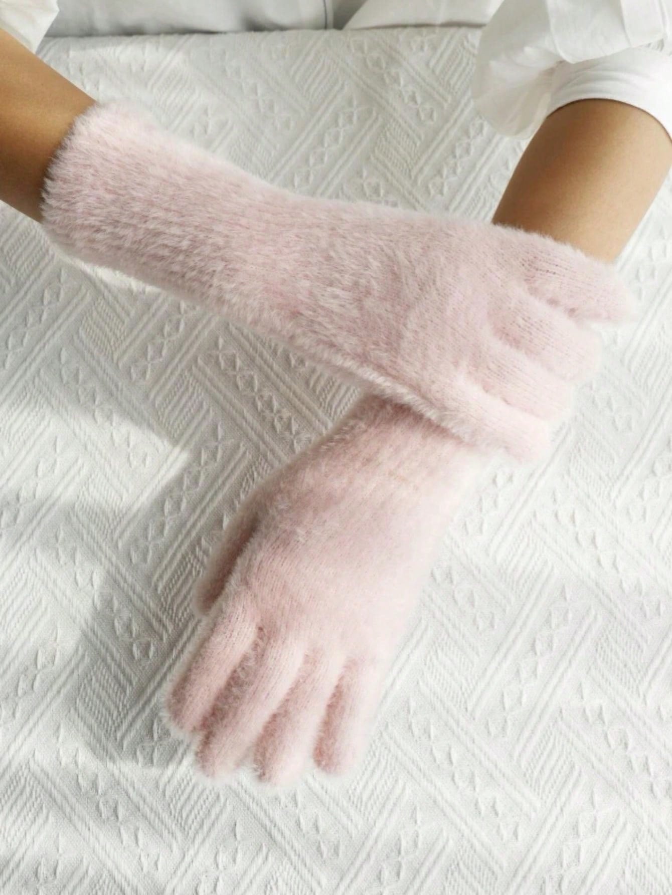 1 Pair Women's Elegant Solid Color Touchscreen Fuzzy Lined Warm Gloves For Autumn And Winter