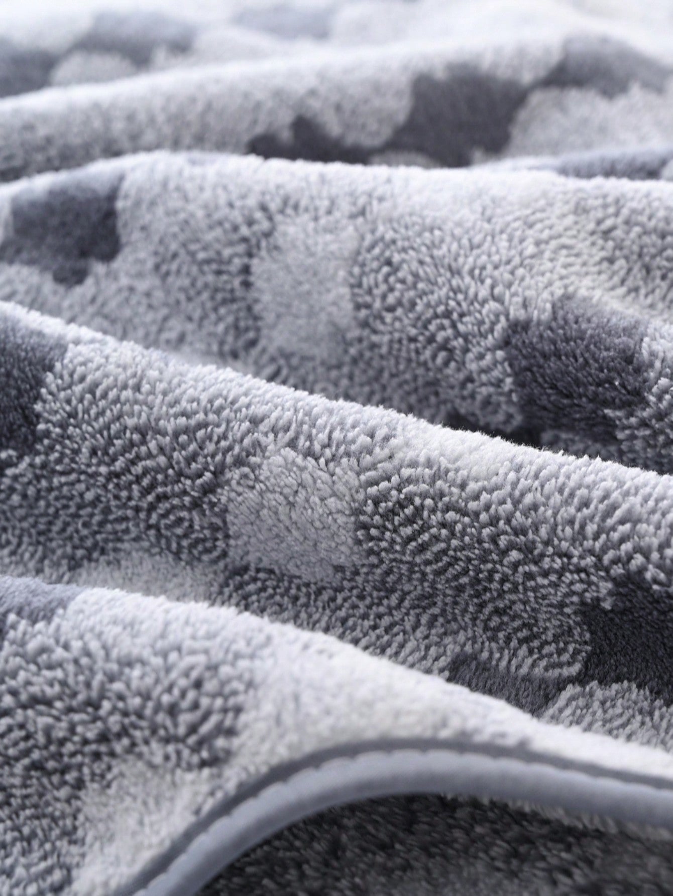 1pc Bath Towel, Various Colors, Simple Pattern, 70*140cm Polyester Fiber Bath/Hand Towel, Absorbent, Quick-Drying, Soft, Suitable For Men And Women, For Bathroom, Hotel, Gym, Travel, Party, Holiday Gift