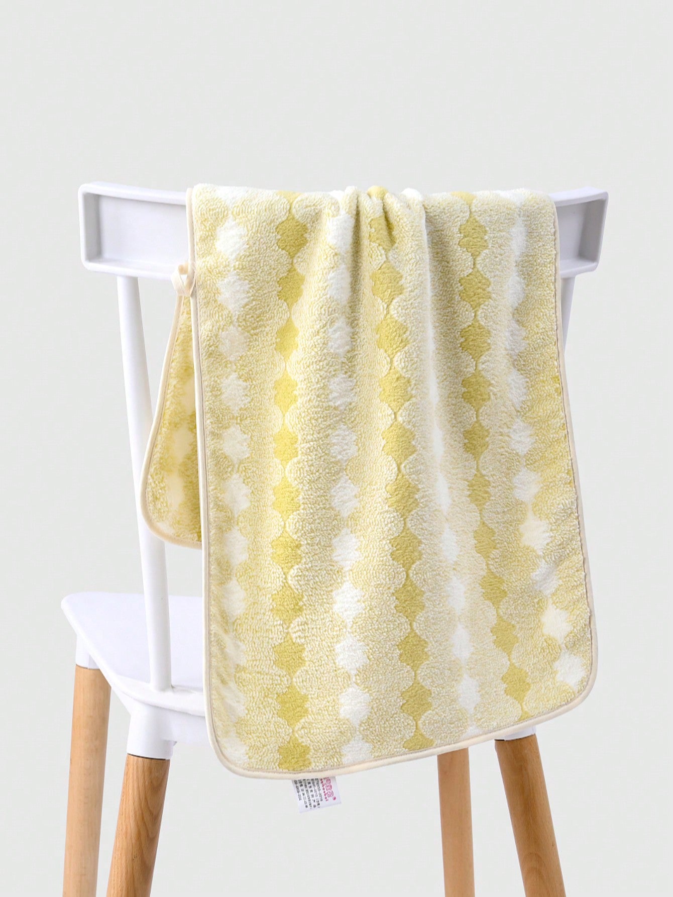 1pc Bath Towel, Various Colors, Simple Pattern, 70*140cm Polyester Fiber Bath/Hand Towel, Absorbent, Quick-Drying, Soft, Suitable For Men And Women, For Bathroom, Hotel, Gym, Travel, Party, Holiday Gift