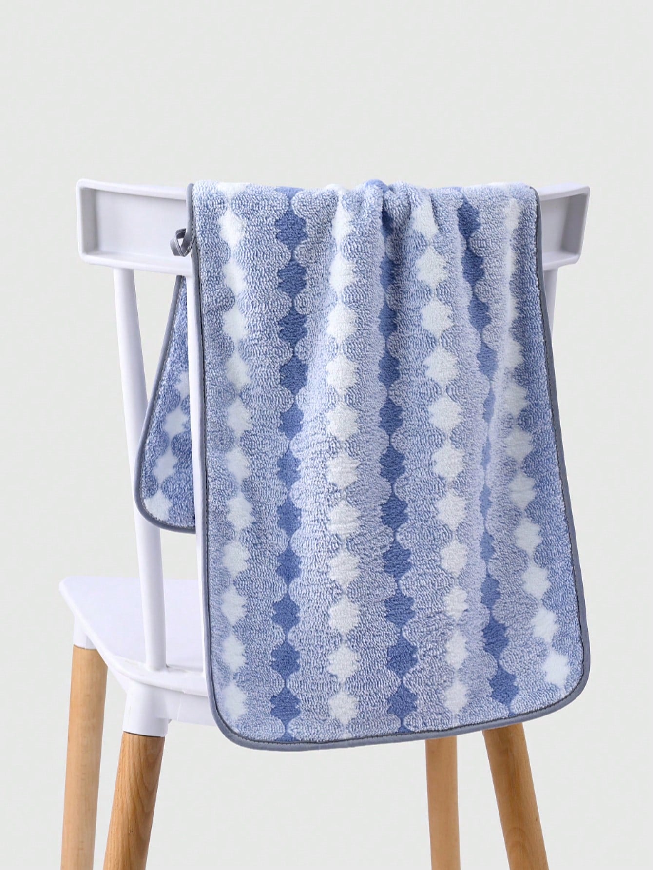 1pc Bath Towel, Various Colors, Simple Pattern, 70*140cm Polyester Fiber Bath/Hand Towel, Absorbent, Quick-Drying, Soft, Suitable For Men And Women, For Bathroom, Hotel, Gym, Travel, Party, Holiday Gift