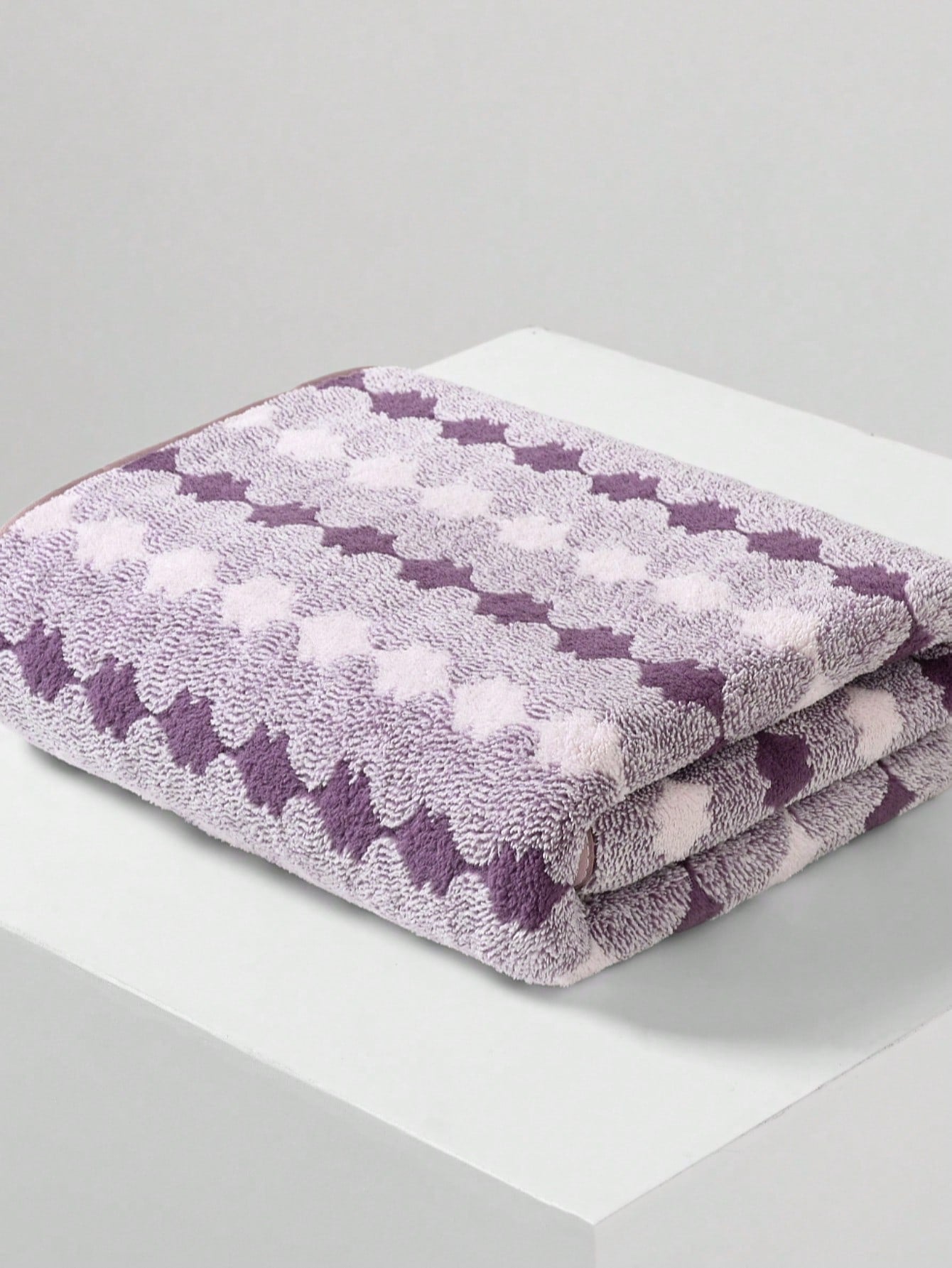 1pc Bath Towel, Various Colors, Simple Pattern, 70*140cm Polyester Fiber Bath/Hand Towel, Absorbent, Quick-Drying, Soft, Suitable For Men And Women, For Bathroom, Hotel, Gym, Travel, Party, Holiday Gift