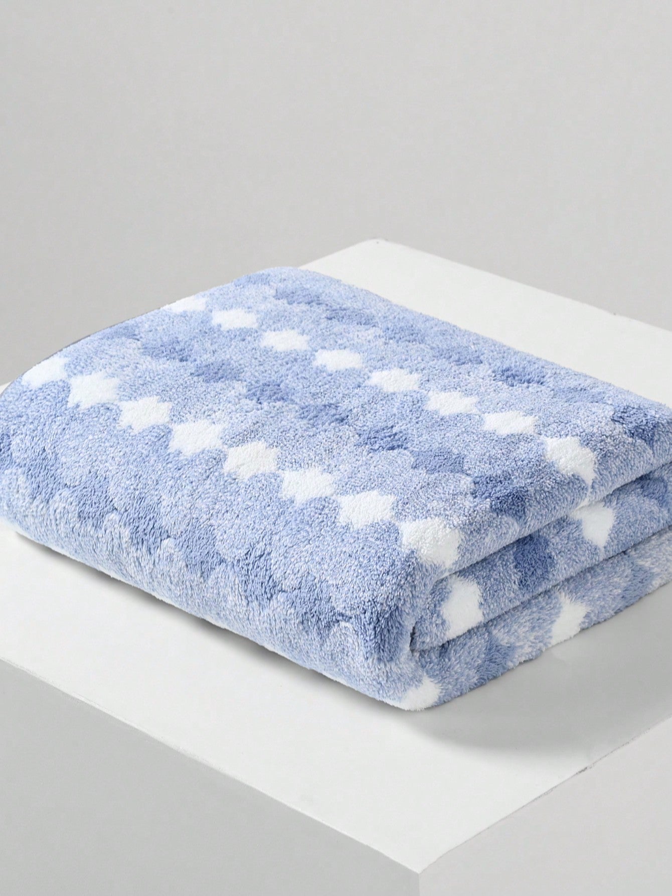1pc Bath Towel, Various Colors, Simple Pattern, 70*140cm Polyester Fiber Bath/Hand Towel, Absorbent, Quick-Drying, Soft, Suitable For Men And Women, For Bathroom, Hotel, Gym, Travel, Party, Holiday Gift
