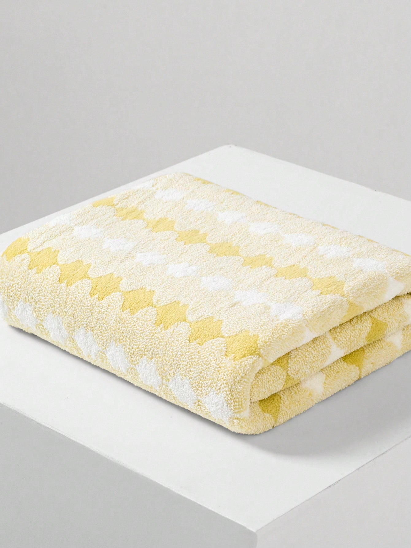1pc Bath Towel, Various Colors, Simple Pattern, 70*140cm Polyester Fiber Bath/Hand Towel, Absorbent, Quick-Drying, Soft, Suitable For Men And Women, For Bathroom, Hotel, Gym, Travel, Party, Holiday Gift