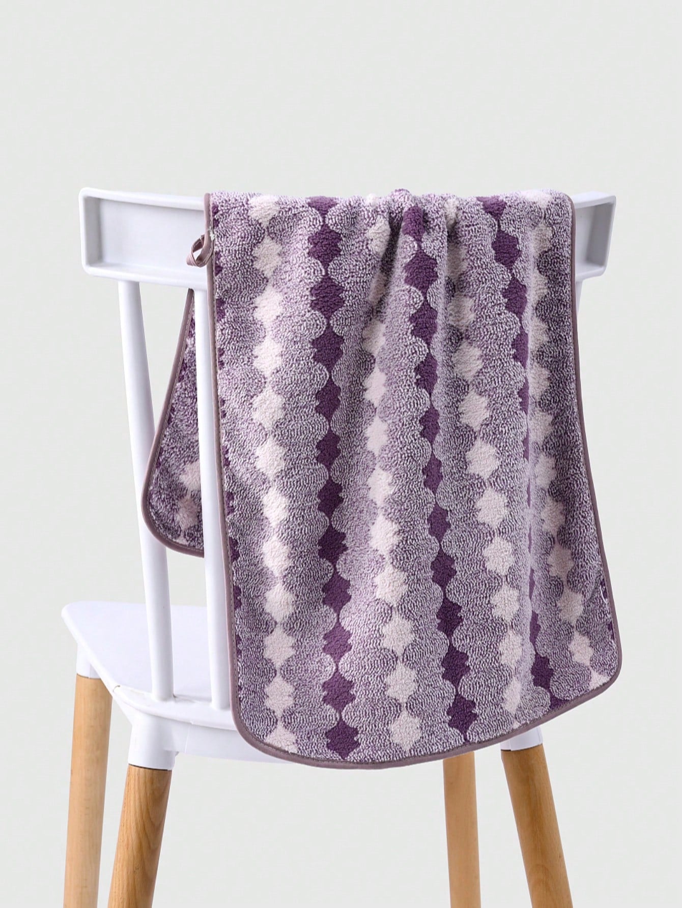1pc Bath Towel, Various Colors, Simple Pattern, 70*140cm Polyester Fiber Bath/Hand Towel, Absorbent, Quick-Drying, Soft, Suitable For Men And Women, For Bathroom, Hotel, Gym, Travel, Party, Holiday Gift