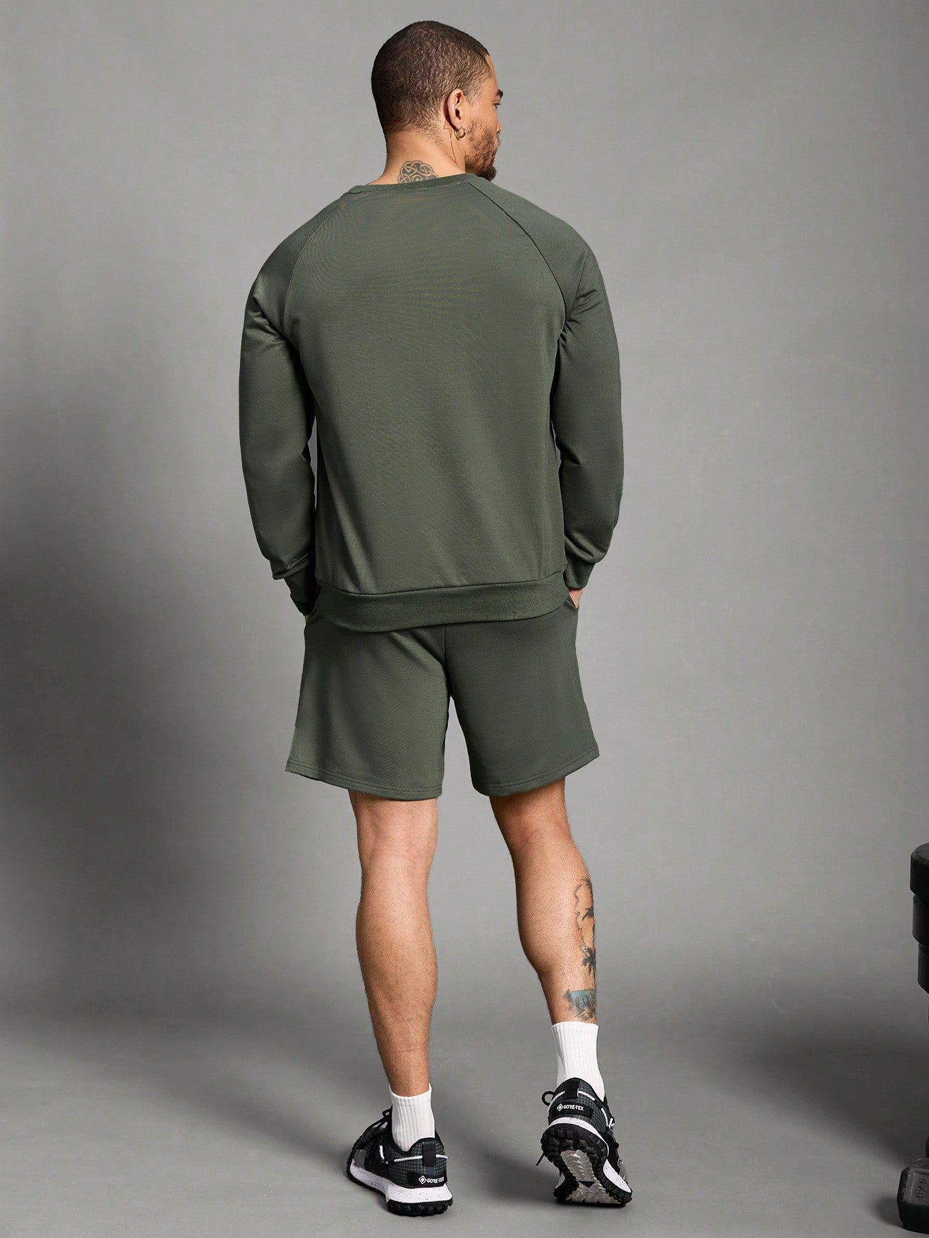 Manfinity Sport Polished 2pcs Boyfriend Style Men Letter Print Round Neck Raglan Sleeve Sweatshirt And Shorts Sports Suitlong Sleeve Set