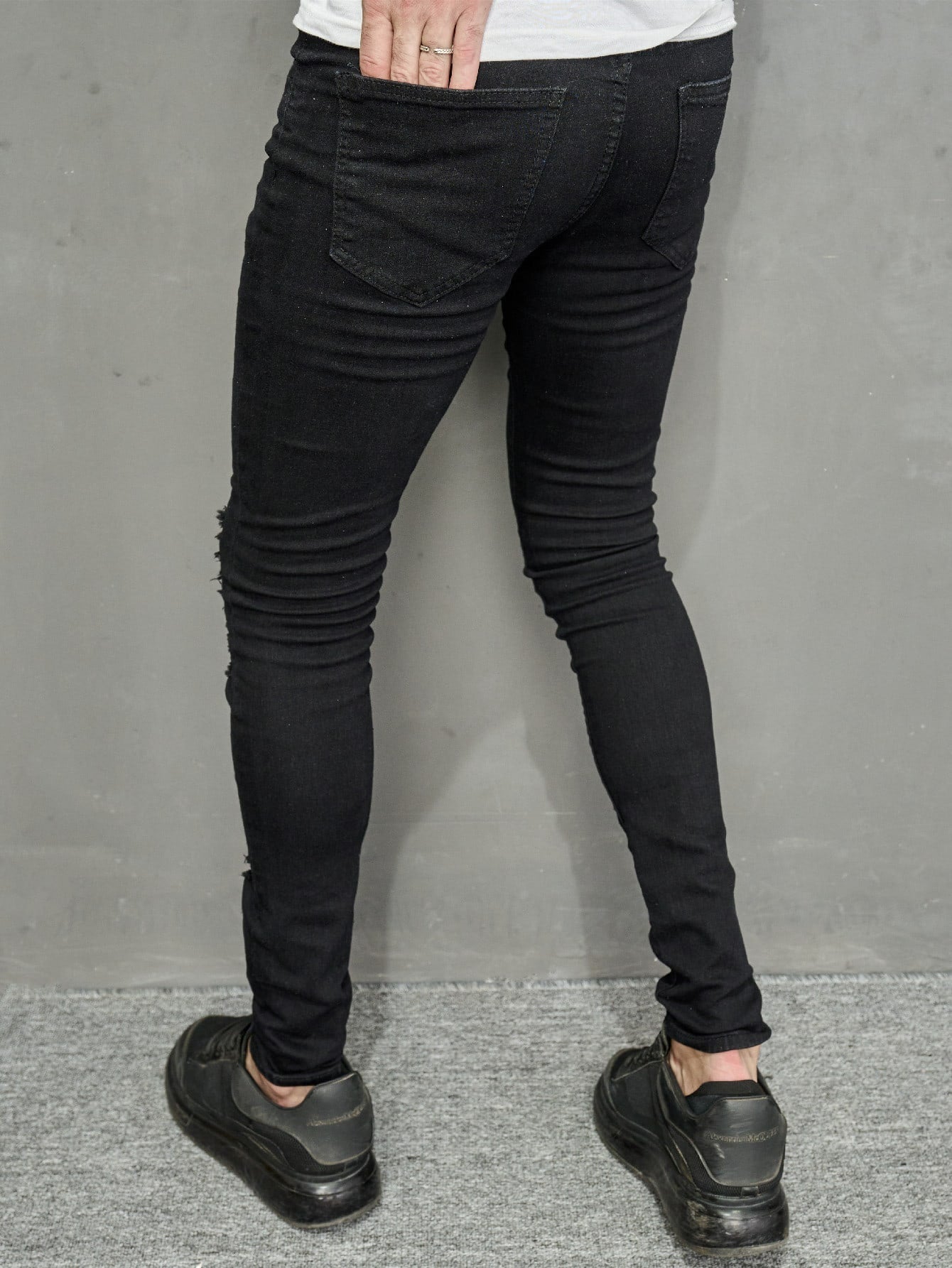 Manfinity LEGND Men Cotton Ripped Frayed Jeans Plain Slim Fit Long Plain Black Cargo Jeans, For Husband, Boyfriend Gifts