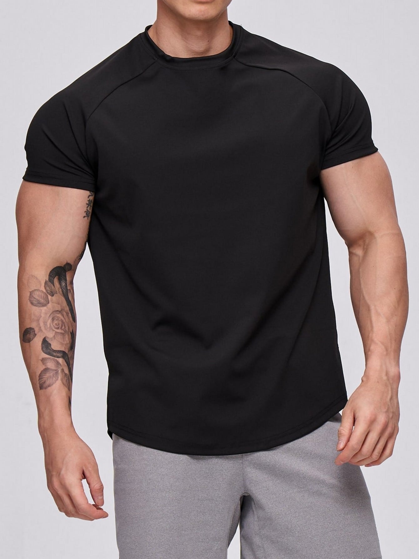 Manfinity Sport PWRUP Boyfriend Style Men Solid Raglan Sleeve Sports Tee Workout Tops Workout Tops Compression Shirt