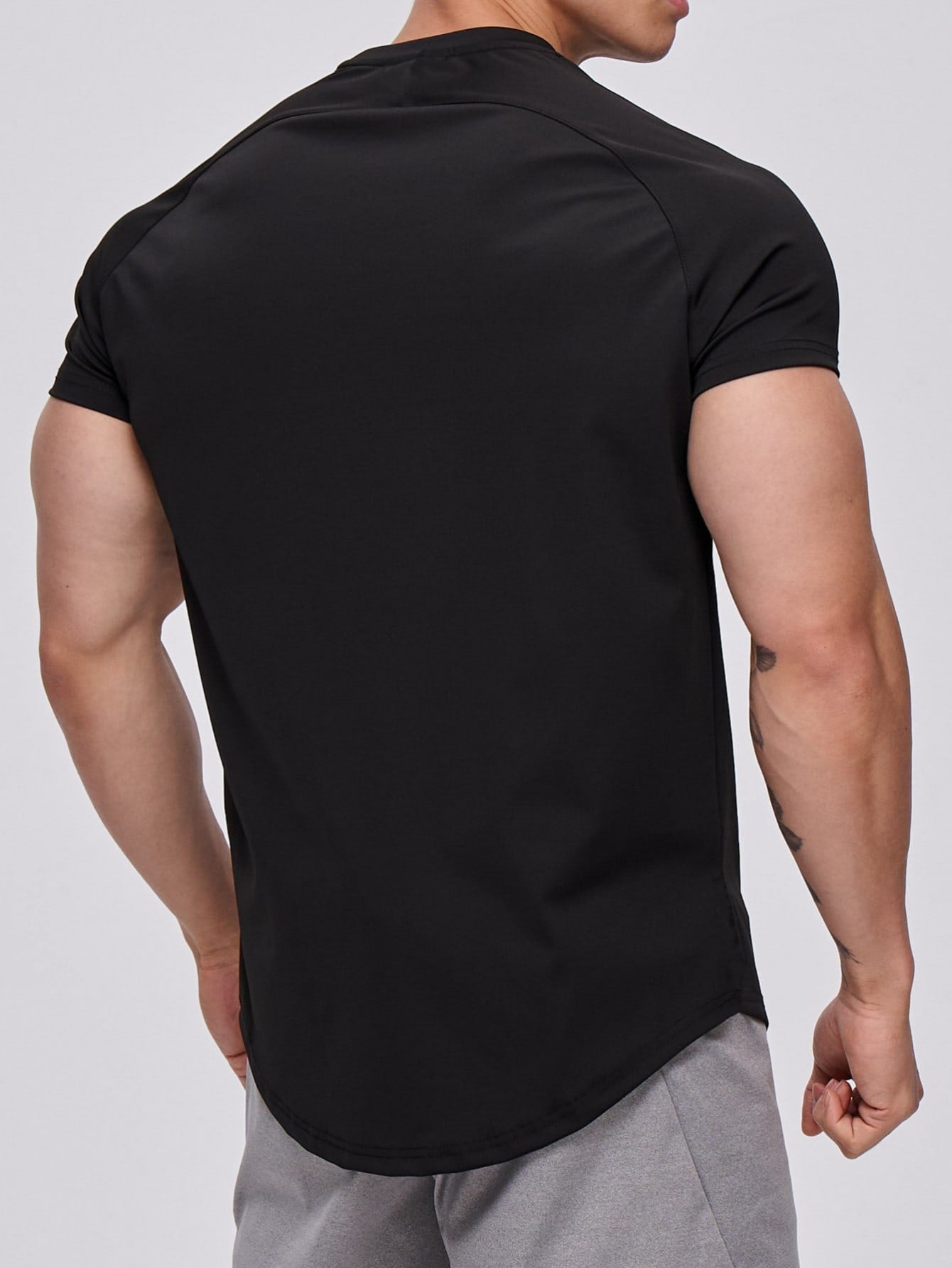 Manfinity Sport PWRUP Boyfriend Style Men Solid Raglan Sleeve Sports Tee Workout Tops Workout Tops Compression Shirt