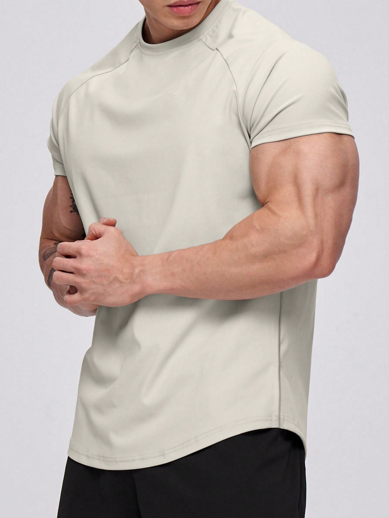 Manfinity Sport PWRUP Boyfriend Style Men Solid Raglan Sleeve Sports Tee Workout Tops Workout Tops Compression Shirt