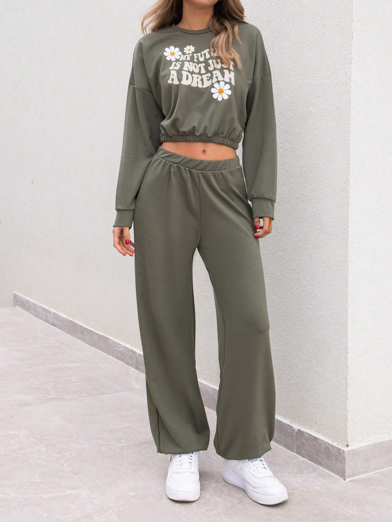 Slogan Graphic Drop Shoulder Crop Sweatshirt