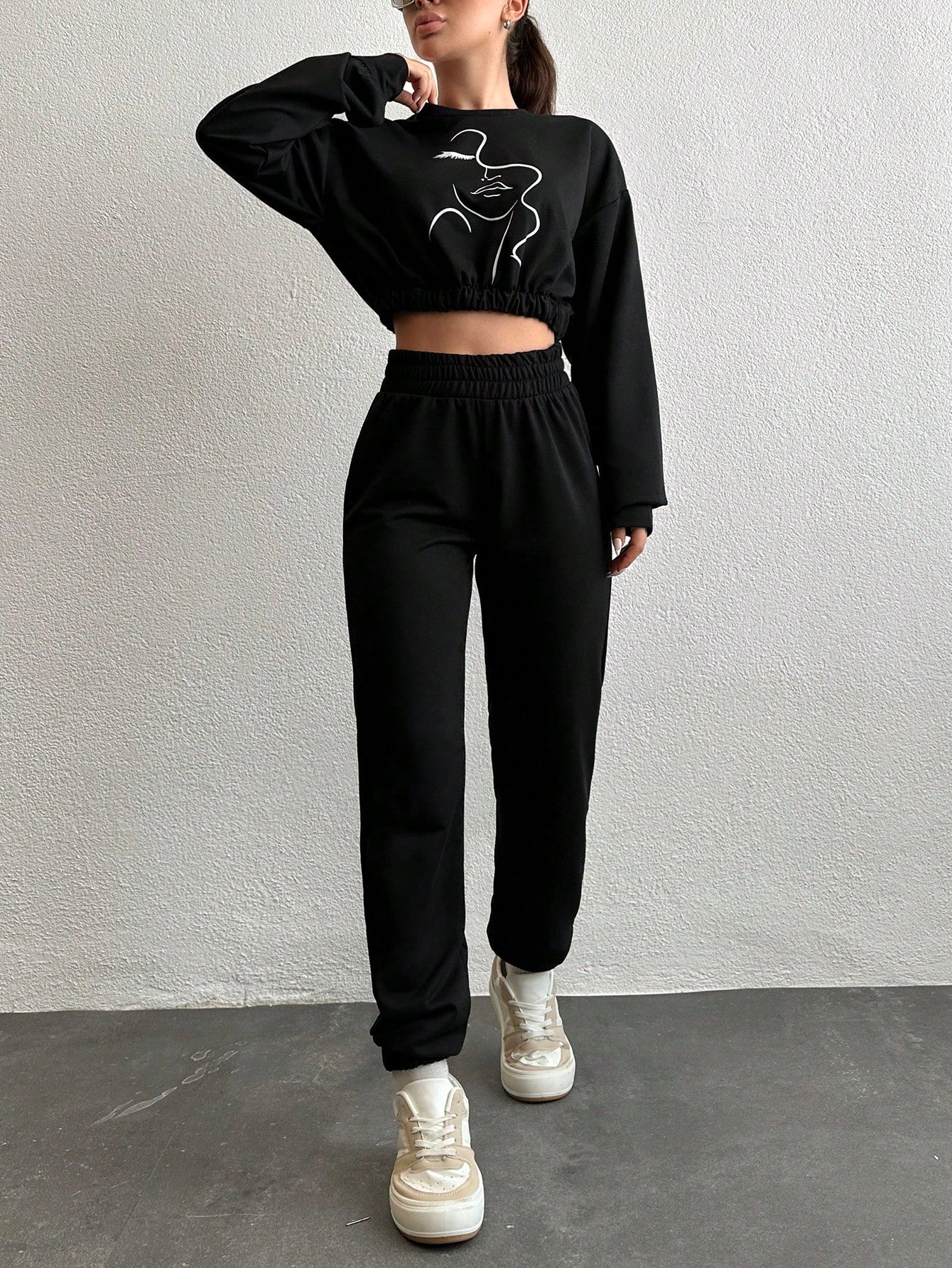 Figure Graphic Drop Shoulder Crop Sweatshirt