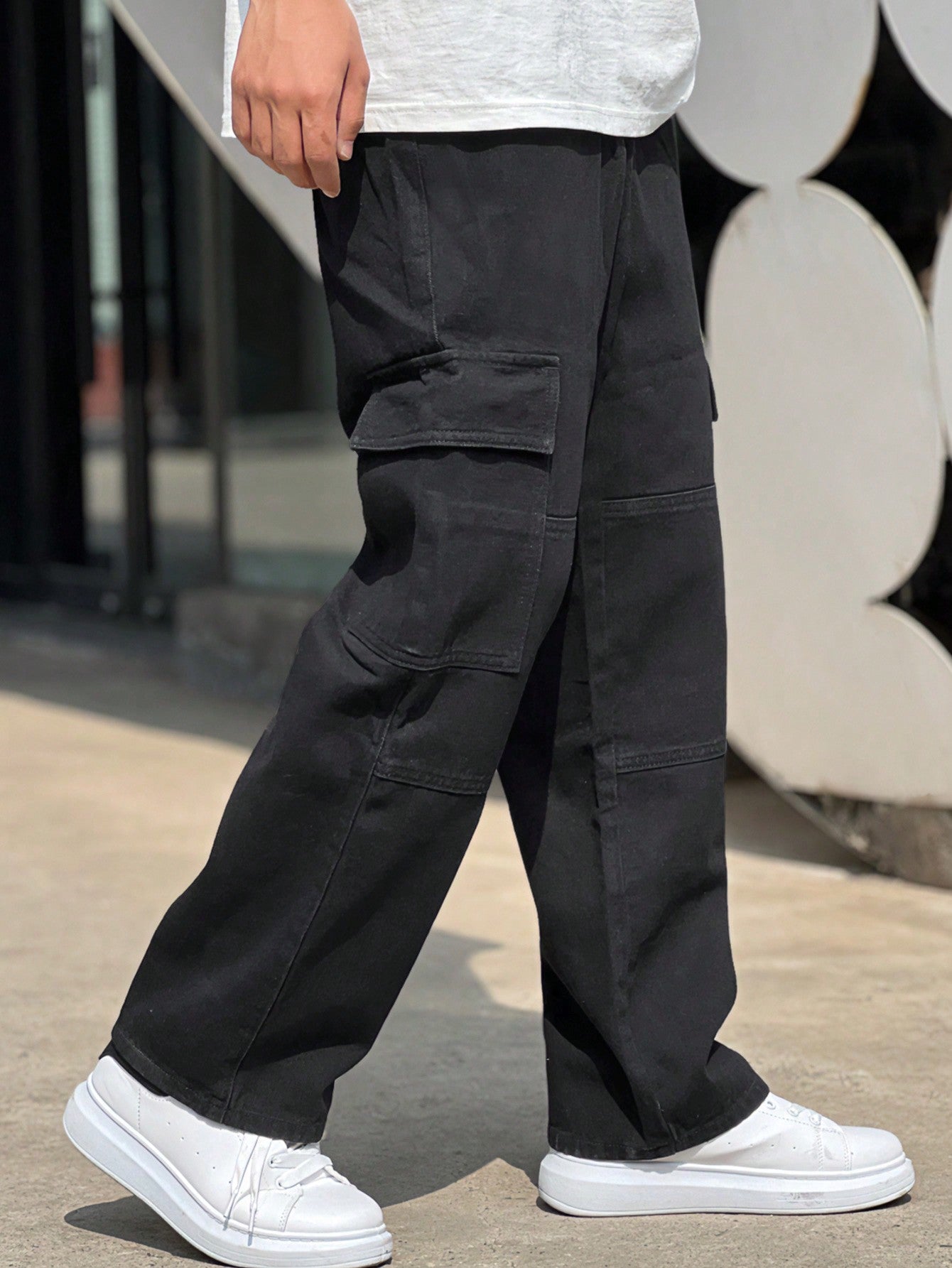 Manfinity Homme Loose Fit Men's Cargo Jeans With Flap Pockets On The Sides Plain Long Baggy Cargo Plain Black Washed Cargo Jeans, For Husband, Boyfriend Gifts
