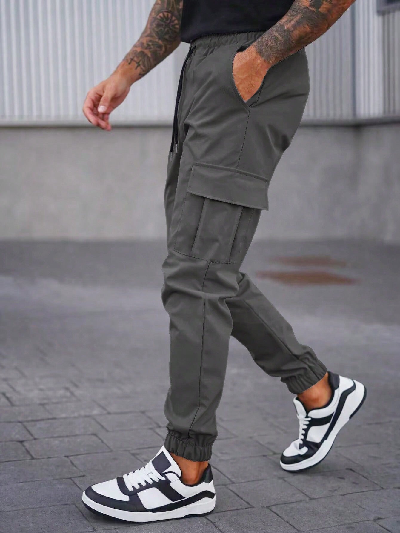 Manfinity LEGND Men's Solid Color Drawstring Waist Cargo Jogger Pants