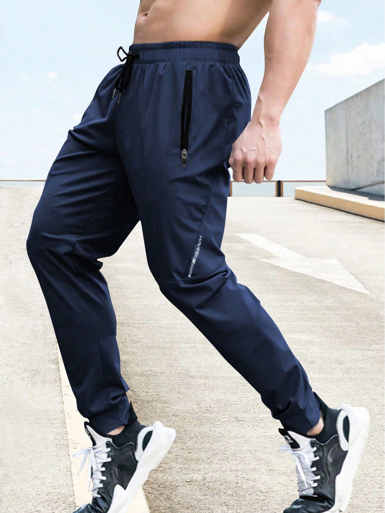 Manfinity Sport Corelite Boyfriend Style Men Drawstring Waist Zip Pocket Sports Pants