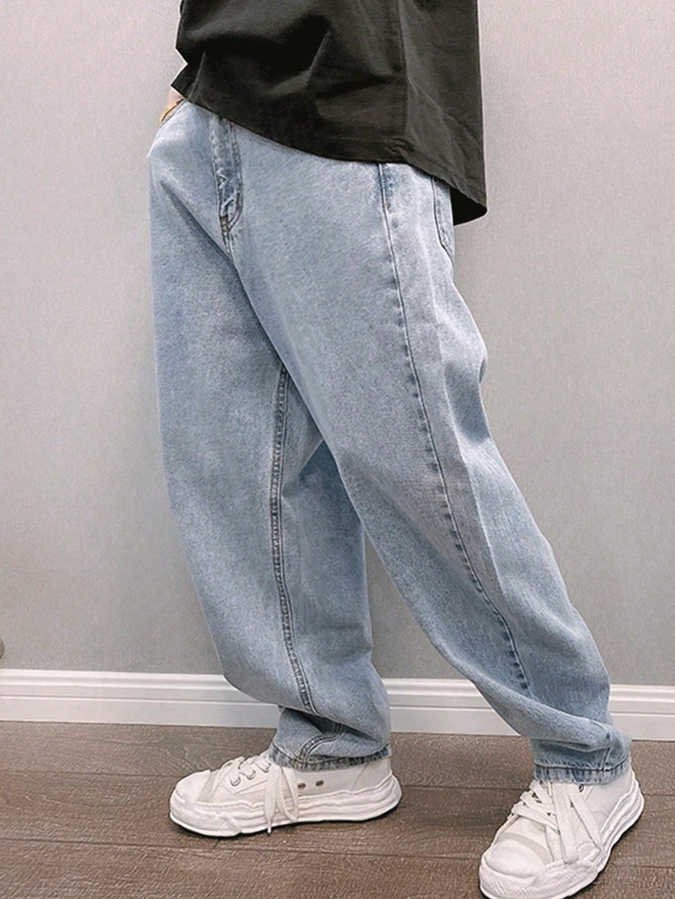 Manfinity Hypemode Loose Fit Men's Straight Leg Jeans With Slant Pockets Baggy Oversize Long Washed Skater Jean Cargo Plain Light Blue Going Out Y2K Friends