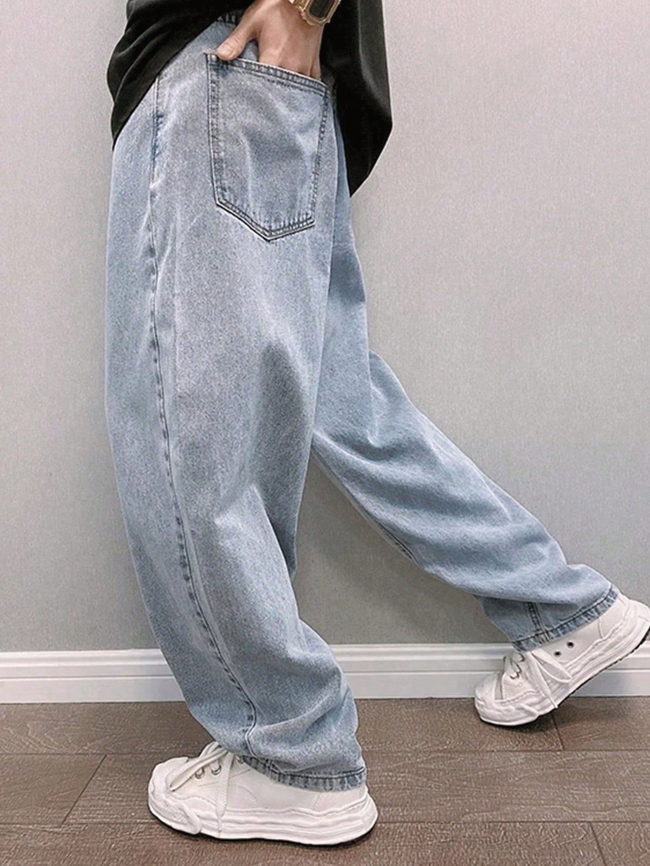 Manfinity Hypemode Loose Fit Men's Straight Leg Jeans With Slant Pockets Baggy Oversize Long Washed Skater Jean Cargo Plain Light Blue Going Out Y2K Friends