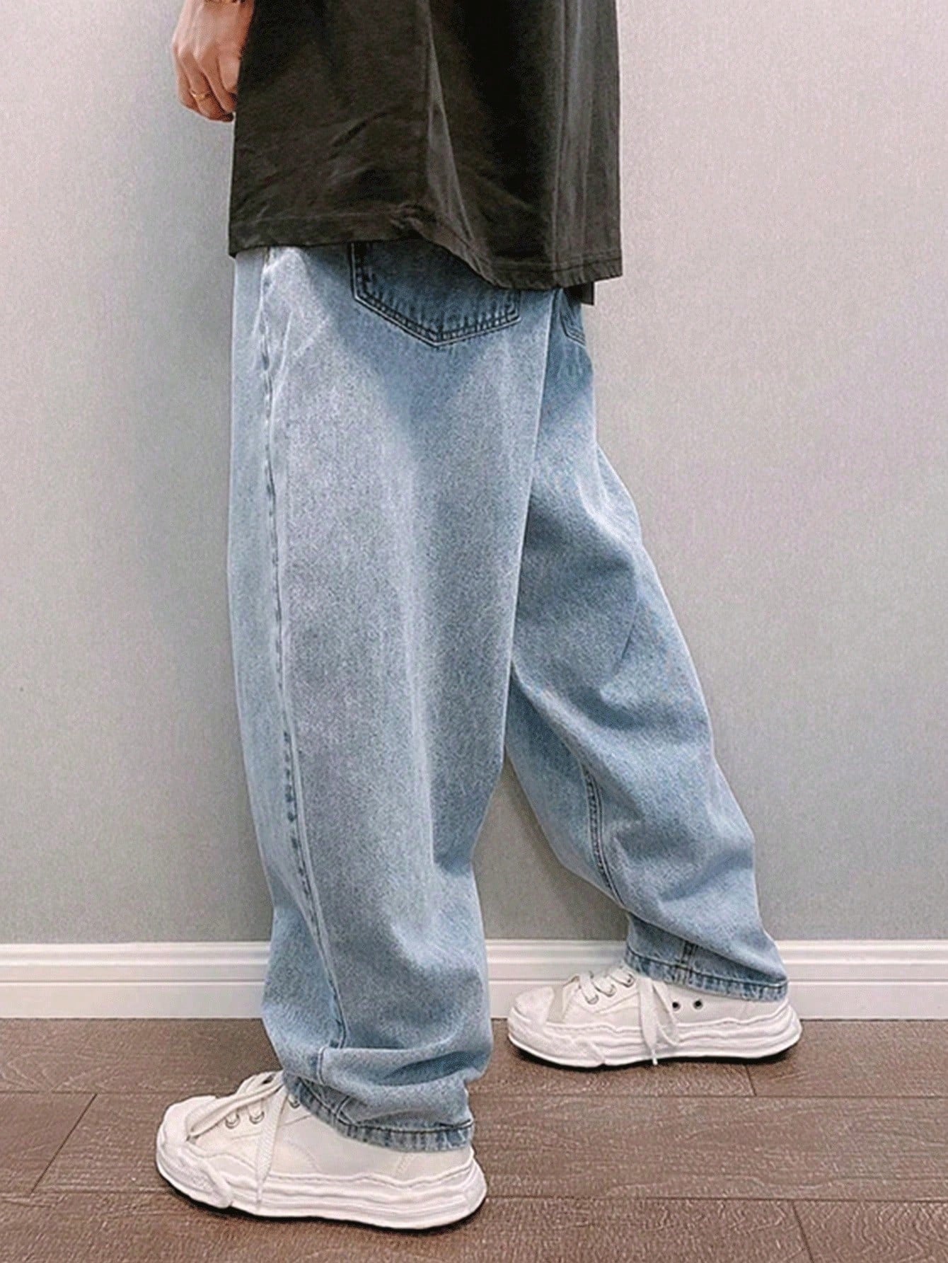 Manfinity Hypemode Loose Fit Men's Straight Leg Jeans With Slant Pockets Baggy Oversize Long Washed Skater Jean Cargo Plain Light Blue Going Out Y2K Friends