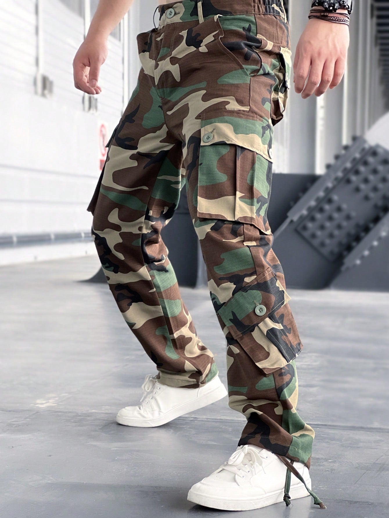 Manfinity LEGND Men's Casual Camouflage Printed Utility Pants, Going Out Long Straight Leg Cargo Pants, For Husband, Boyfriend Gifts