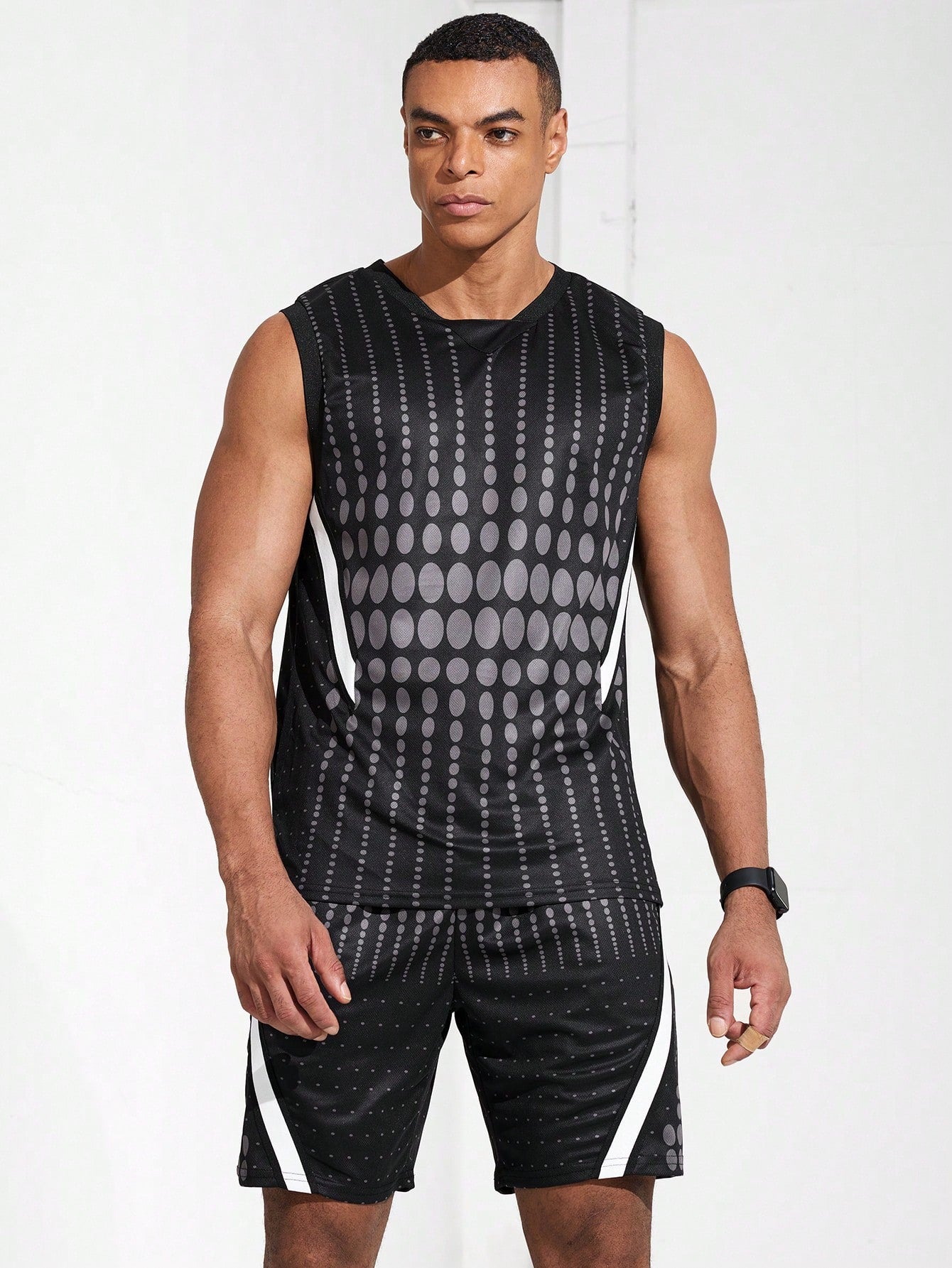 Boyfriend Style Men's Summer Geometric Printed Round Neck Vest And Shorts Casual Sports Set