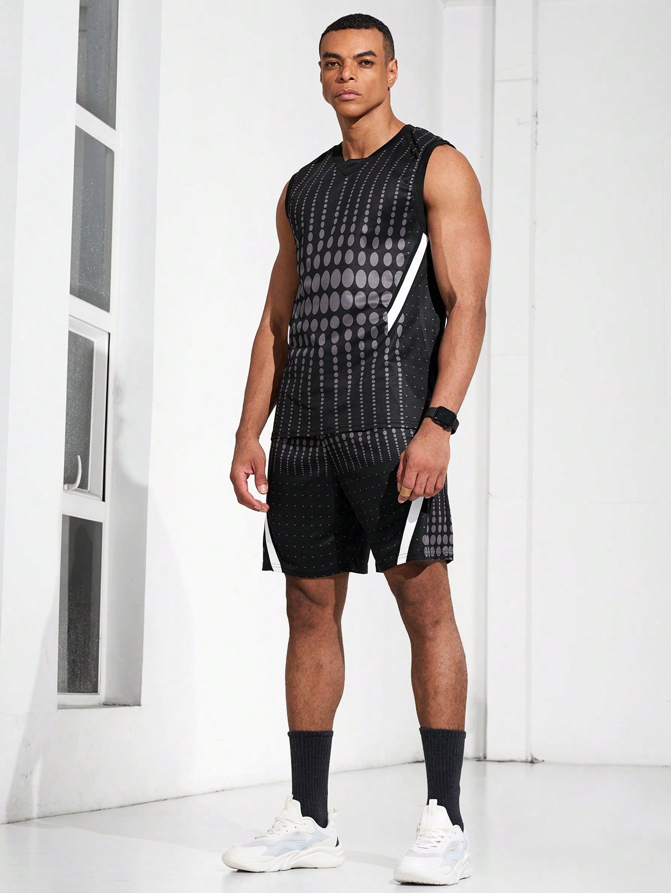 Boyfriend Style Men's Summer Geometric Printed Round Neck Vest And Shorts Casual Sports Set