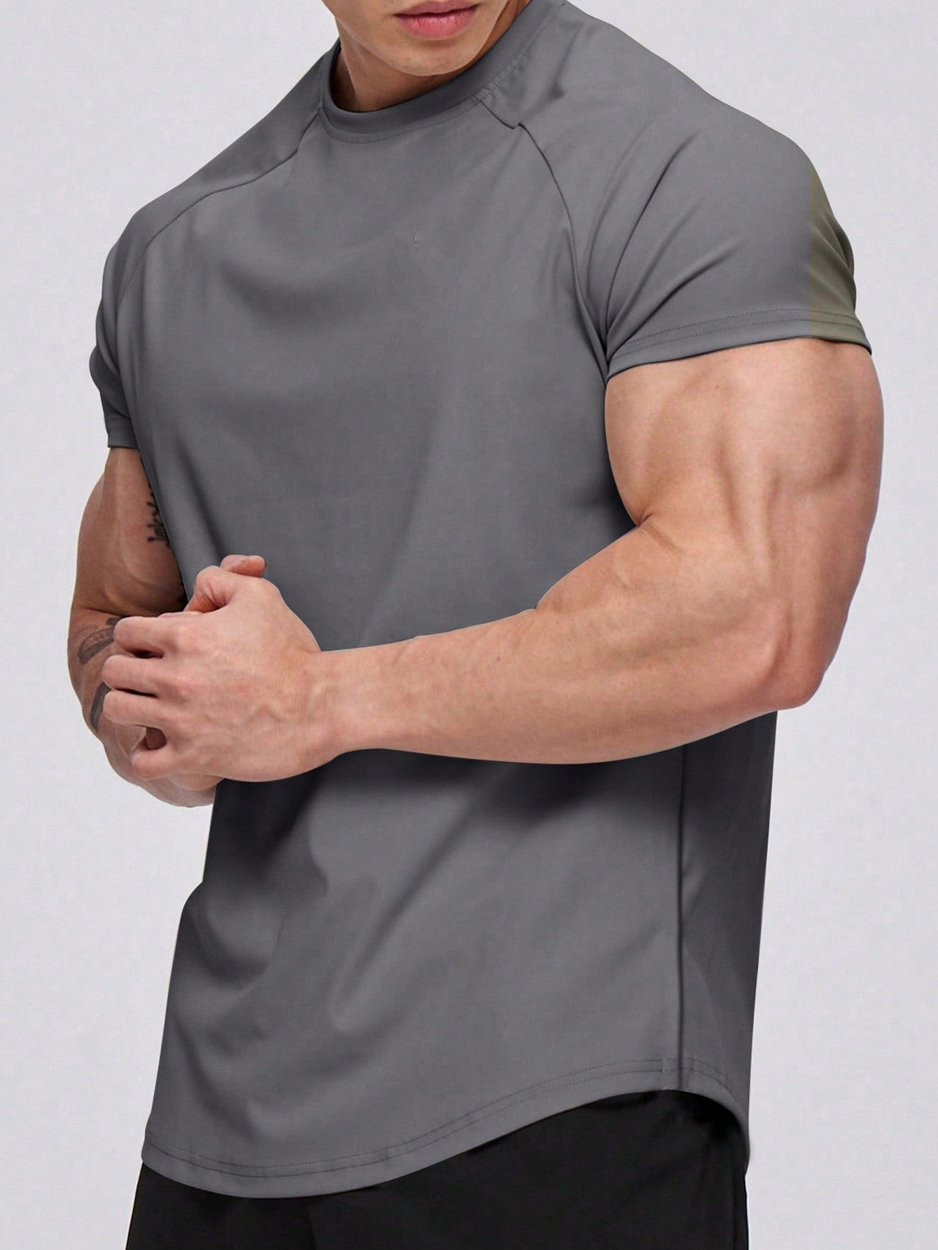 Manfinity Sport PWRUP Boyfriend Style Men Solid Raglan Sleeve Sports Tee Workout Tops Workout Tops Compression Shirt