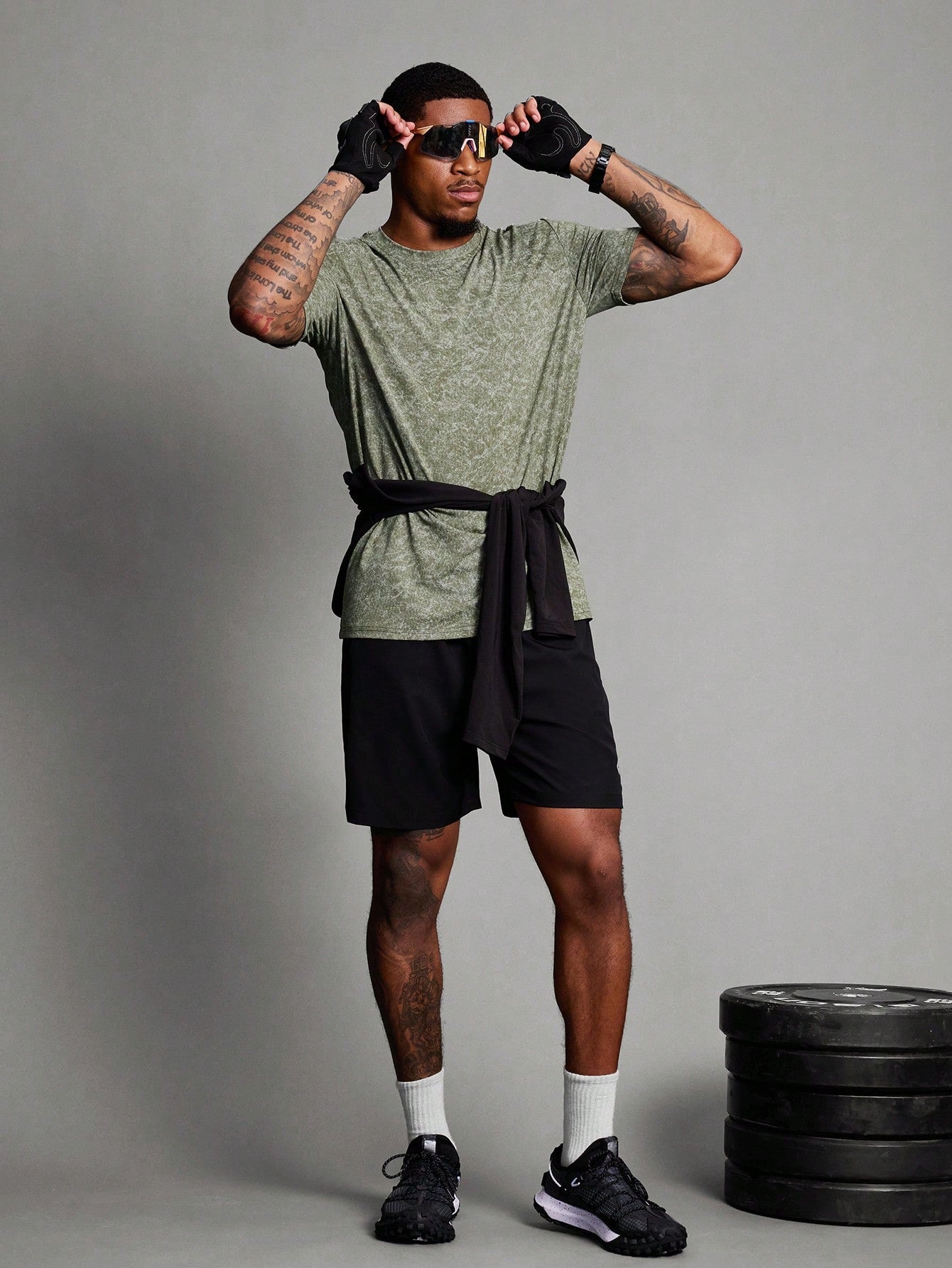 Manfinity Sport Polished Boyfriend Style Men's Sports Set, Crew Neck Short Sleeve Top And Outdoor Casual Comfortable Shorts