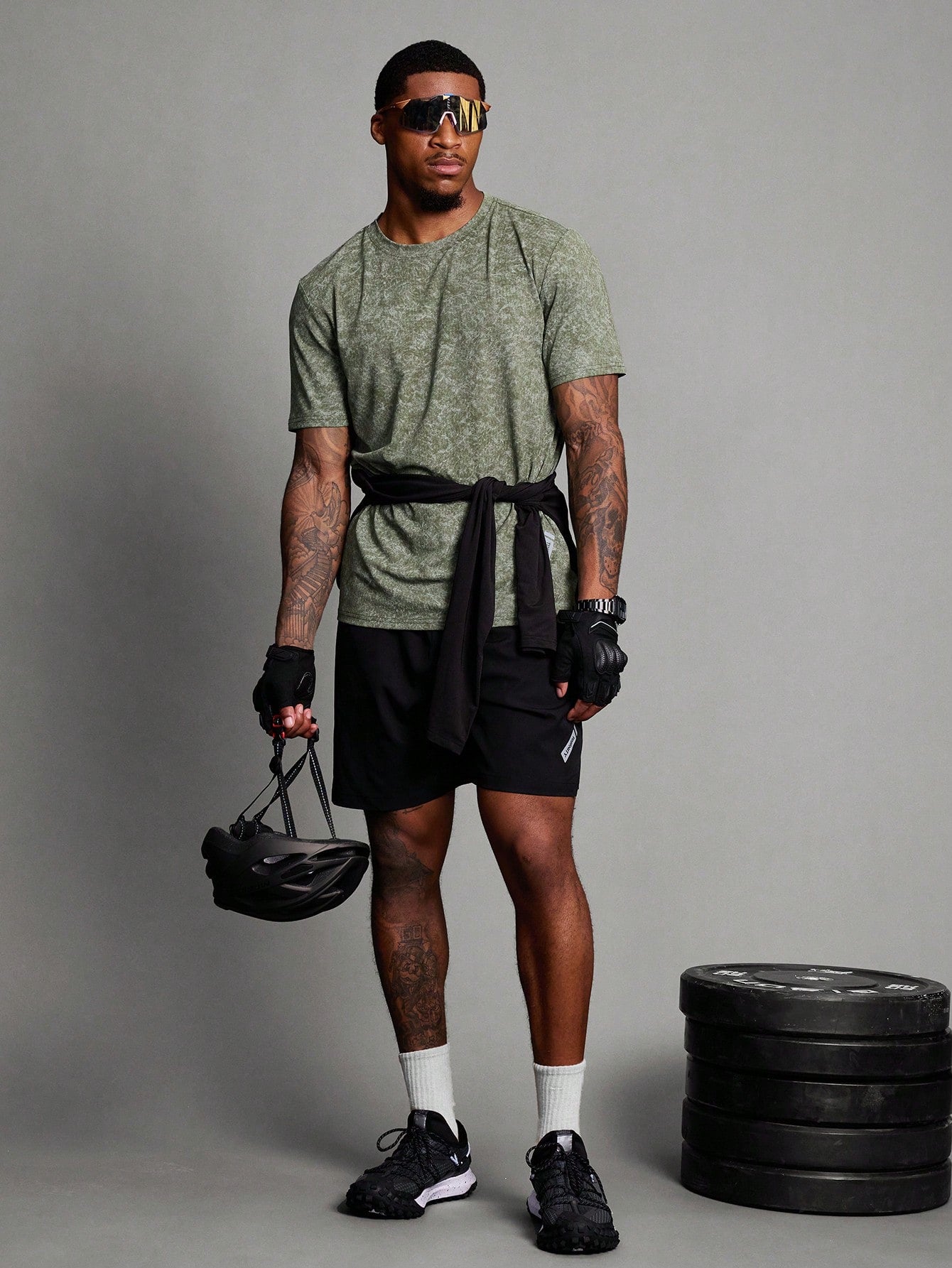 Manfinity Sport Polished Boyfriend Style Men's Sports Set, Crew Neck Short Sleeve Top And Outdoor Casual Comfortable Shorts