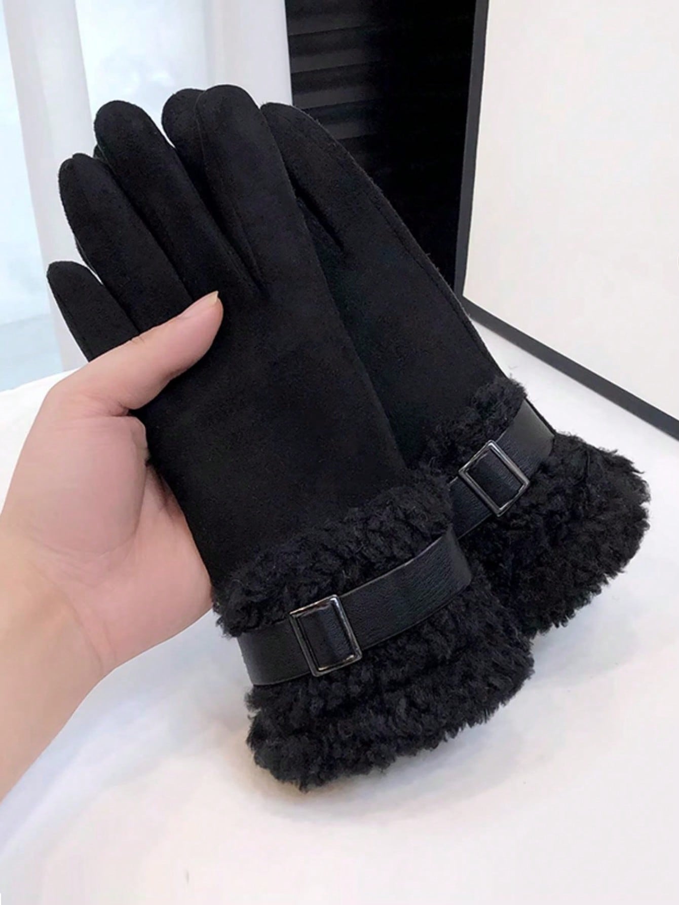 Women's Winter Gloves, Fleece Lined Thick Warm Touchscreen Windproof Waterproof Suede Outdoor Ski Snow Gloves With Sherpa Lining