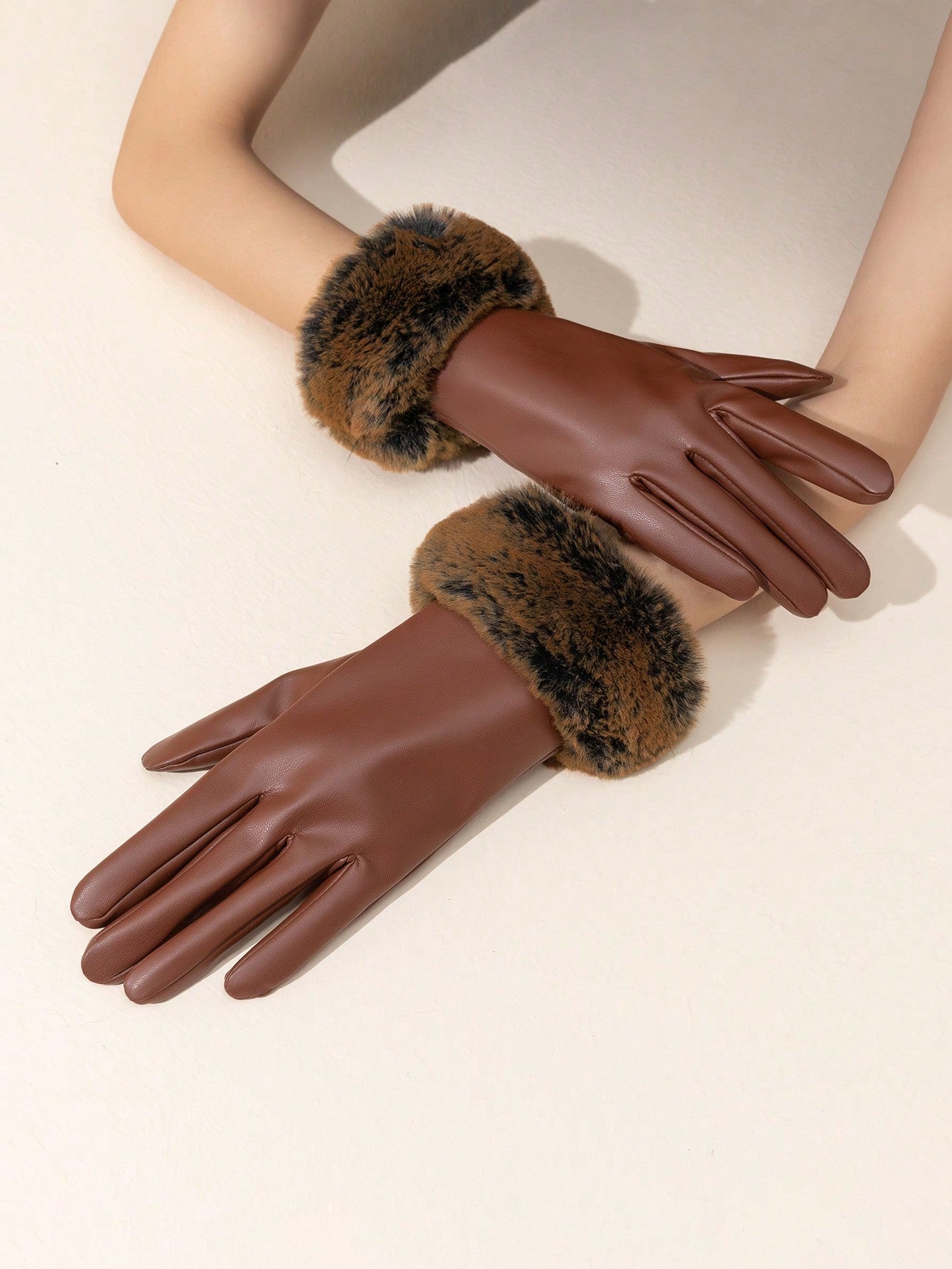 1pair Women's Leather Touchscreen Gloves With Fuzzy Lining, Warm And Windproof Halloween Accessories Winter Gloves