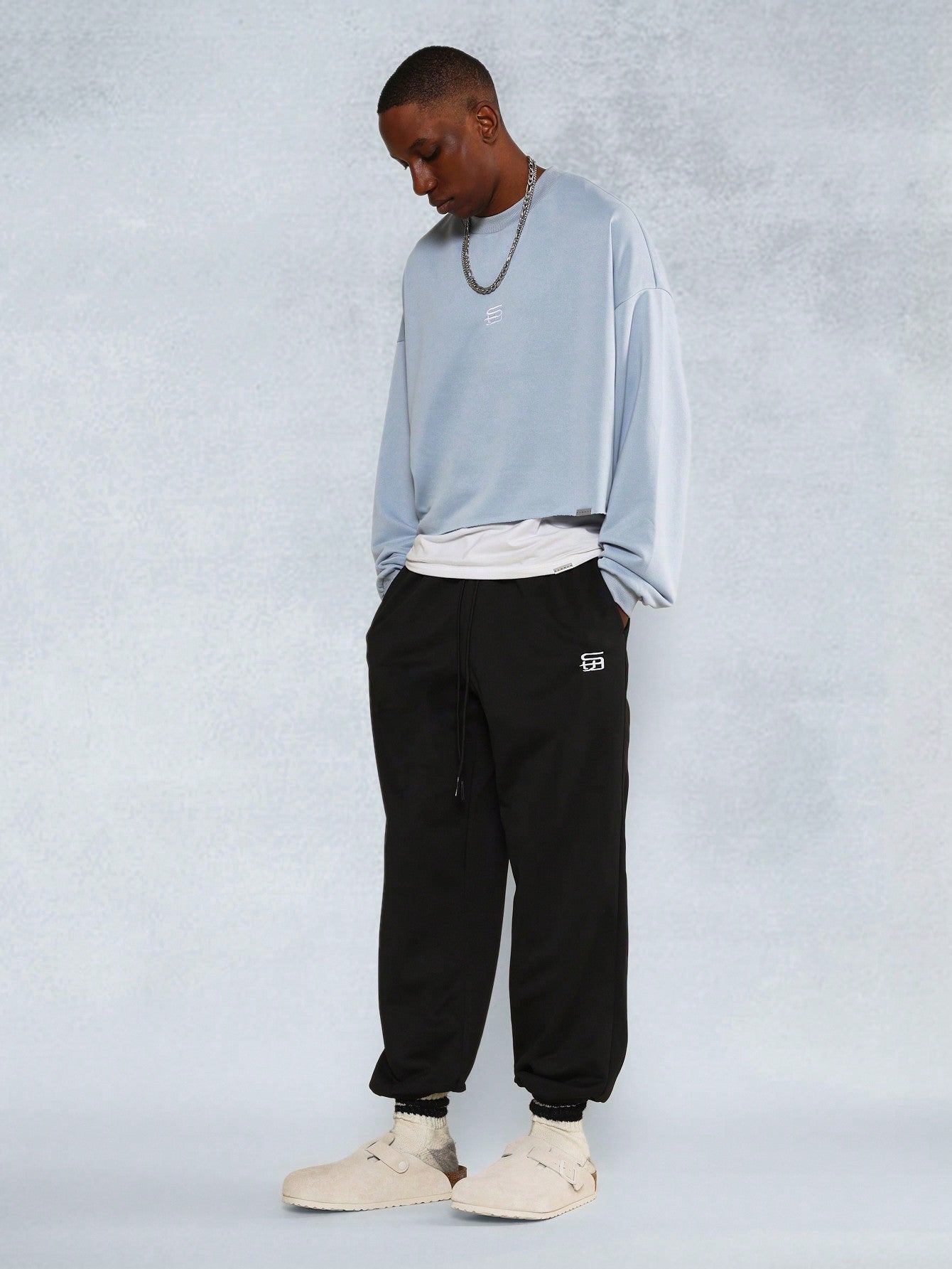 SUMWON Cropped Long Sleeve Raw Edge Sweatshirt With Small Embroidery And 90's Jogger 2 Piece Set