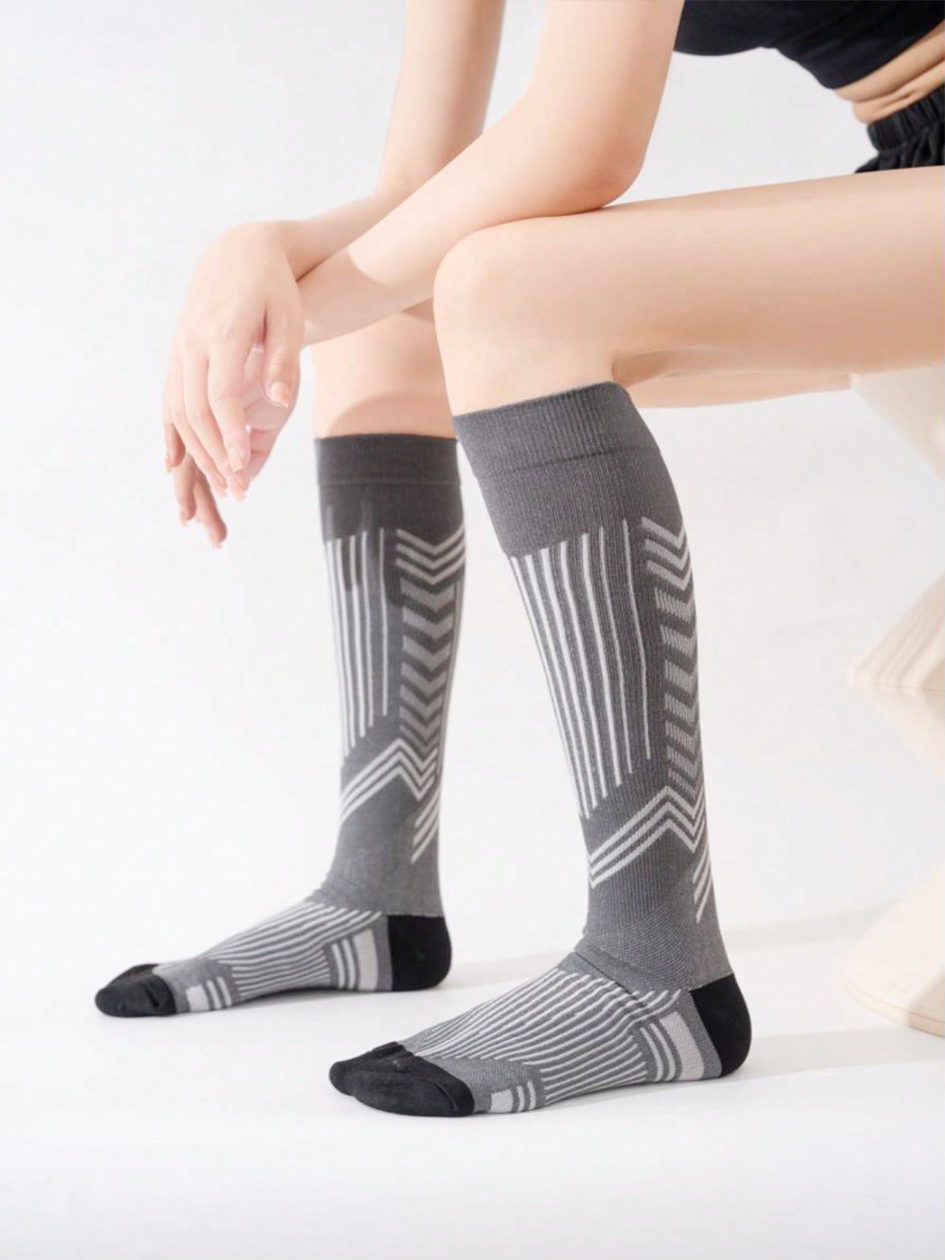 Unisex Professional Compression Socks Suitable For Running, Cycling, Hiking, And Long Standing