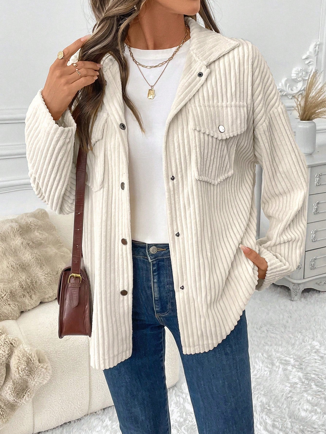 LUNE Notched Collar Metal Buckle Front Dual Pocket Corduroy Texture Shirt Style Jacket, Casual And Elegant Outerwear For Women, Suitable For Autumn And Winter