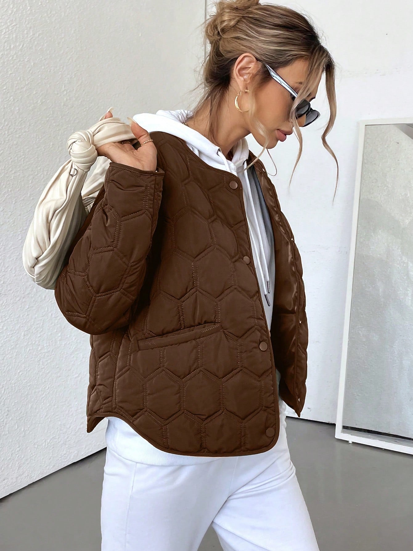 Aveloria Affinna Fashionable Casual Geometric Pattern Round Neck Pocket Puffer Jacket