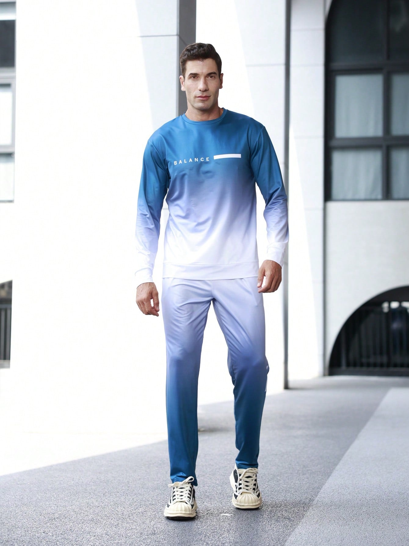 Manfinity Sport Corelite Boyfriend Style Men's Letter Print Gradient Color Crew Neck Long Sleeve Top And Pants Tracksuit Set