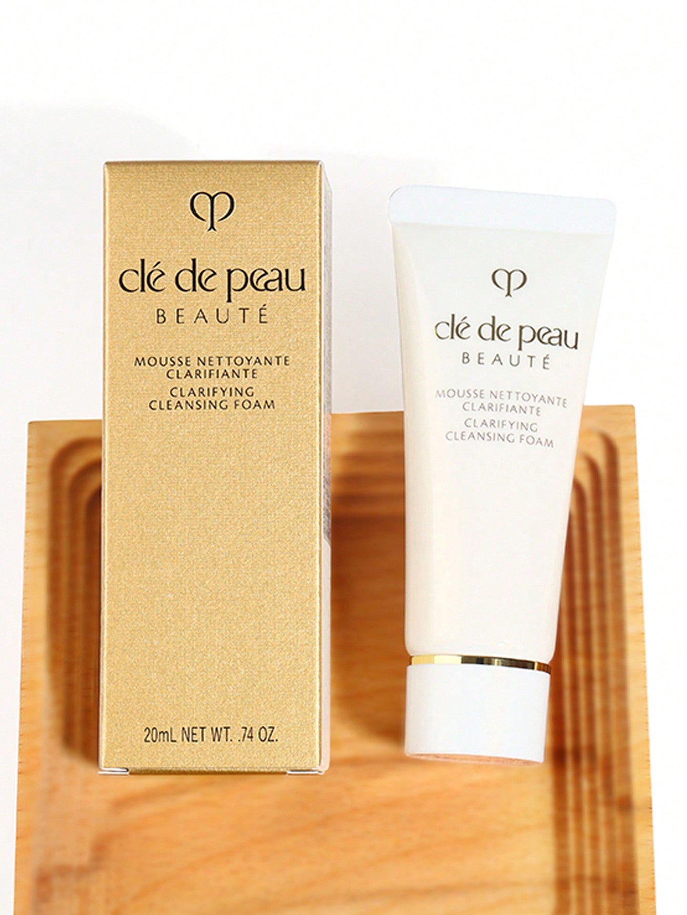 CPB CLARIFYING CLEANSING FOAM N 20ml Enriched With Amino Acids And Extra-Gentle Exfoliating Beads. Cleanses By Effectively Removing Impurities And Excess Sebum With A Light Foam. Leaves Skin Clear, Bright And Refined While Feeling Deeply Nourished.