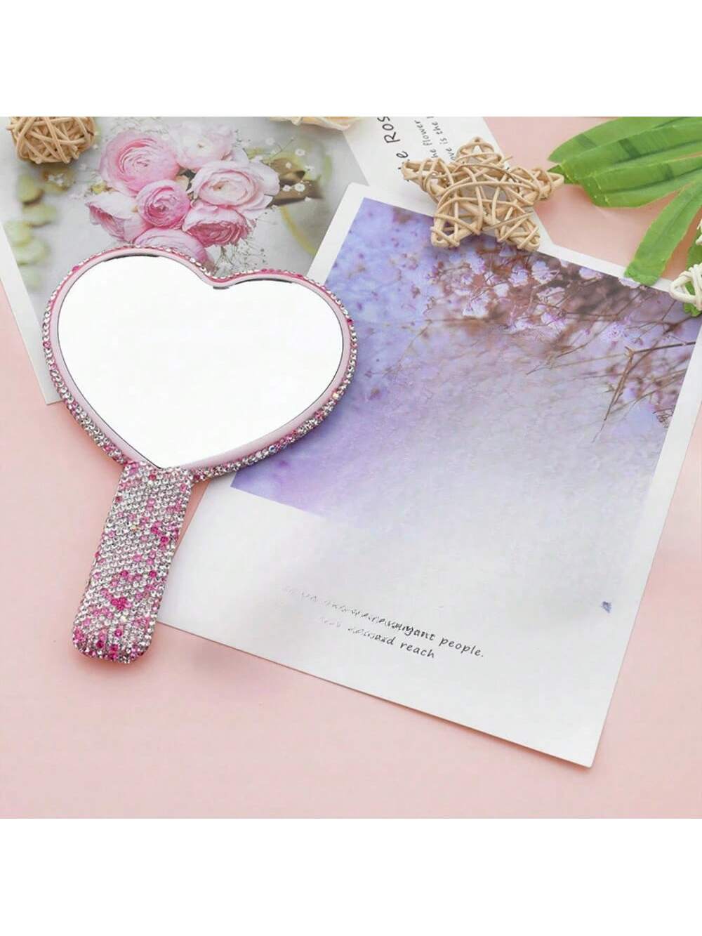 Diamond Handheld Makeup Mirror Love Heart Mirror Female Handle Makeup Cosmetic Beauty Tools Handheld Vanity Girls Make Up Mirror Gifts