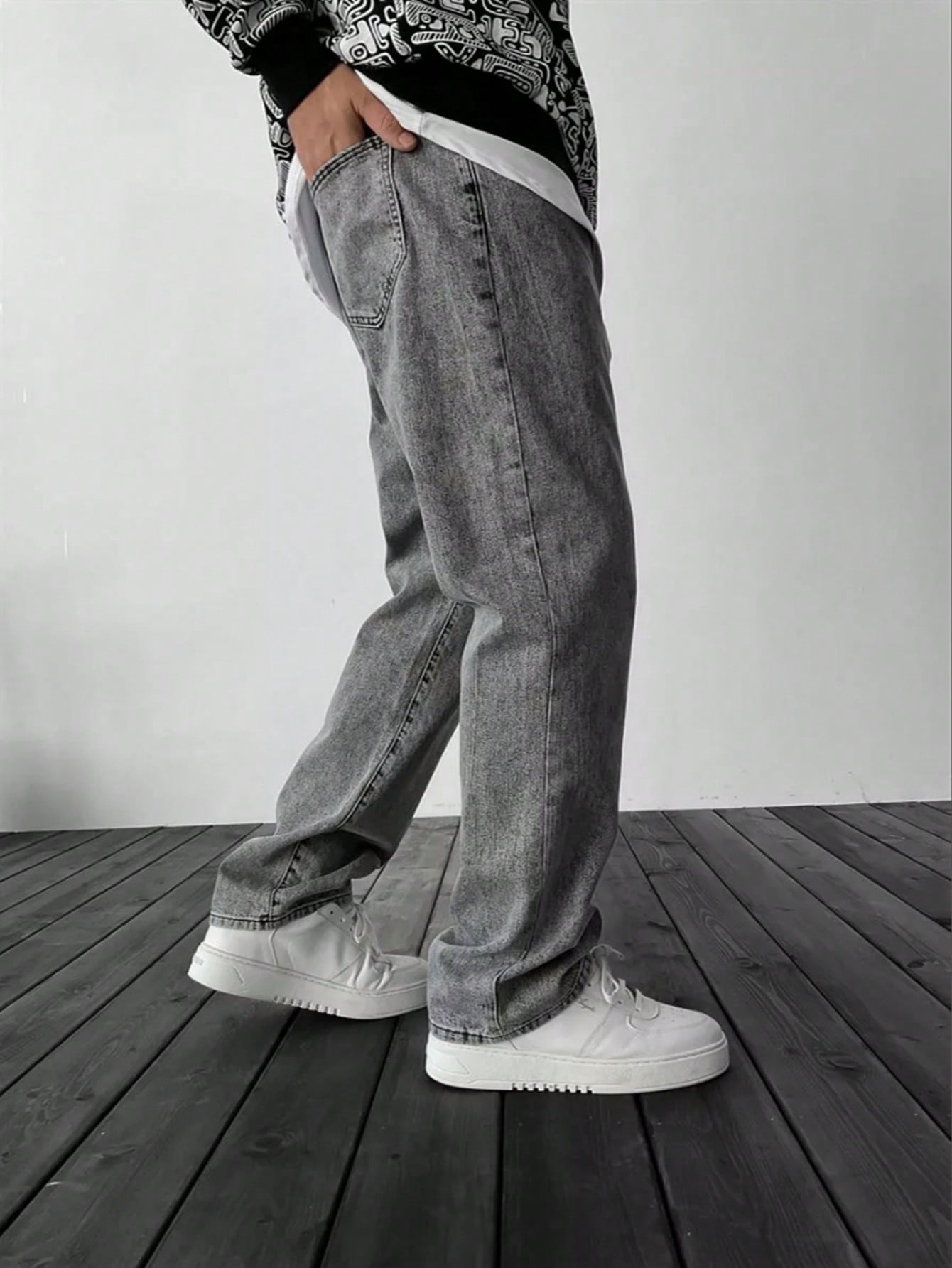 Men's Casual Loose Fit Straight Leg Jeans With Pockets
