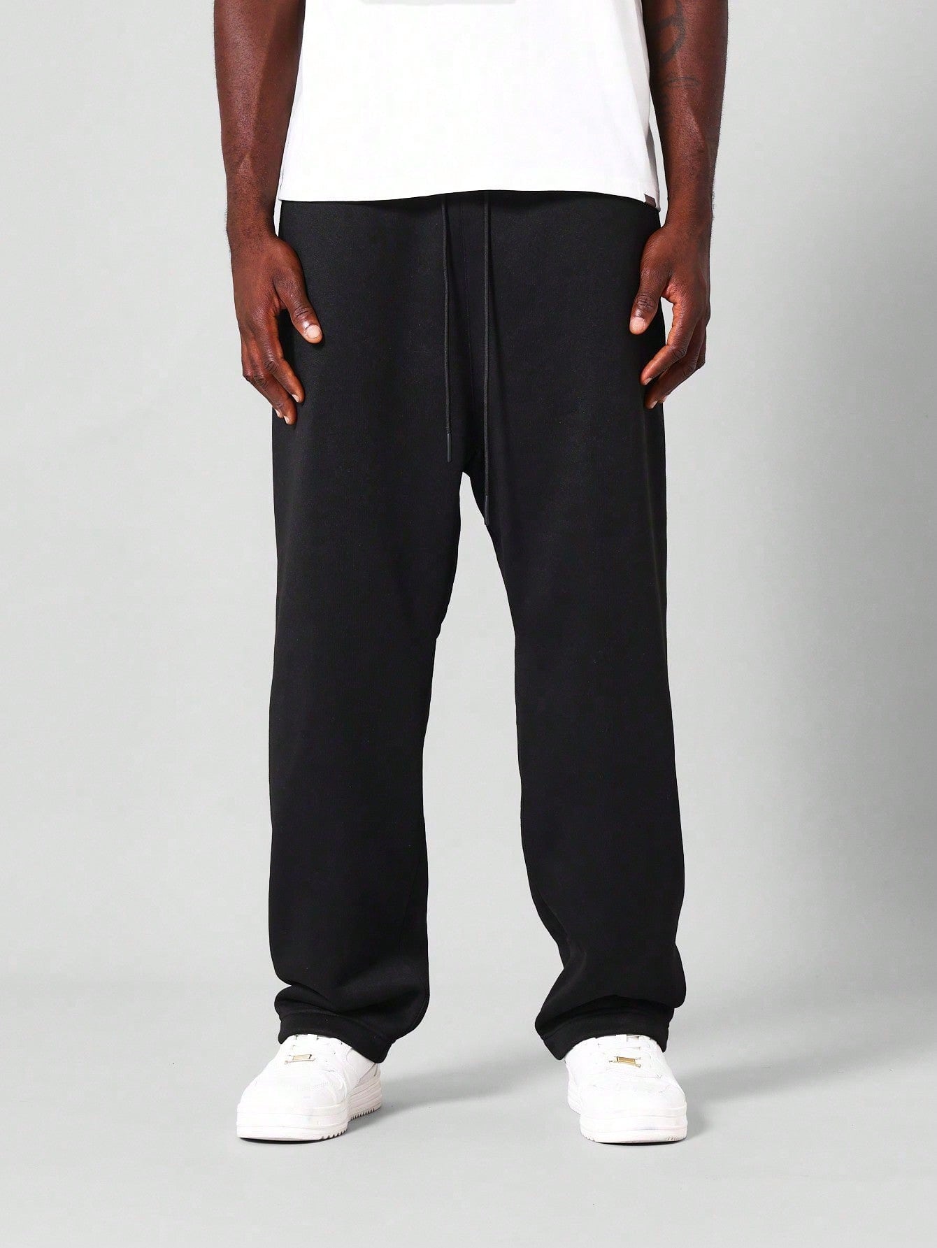 SUMWON Straight Fit Essential Drop Crotch Jogger